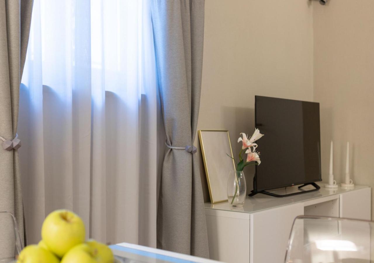 Near River, Relax And Design Behind The Tower Apartment *