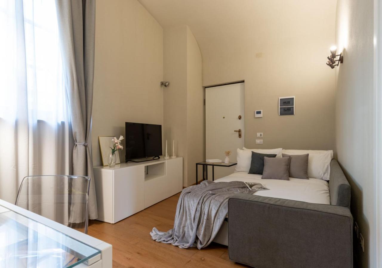 Near River, Relax And Design Behind The Tower Apartment *