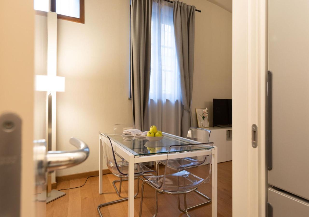 Apartment Near River, Relax And Design Behind The Tower